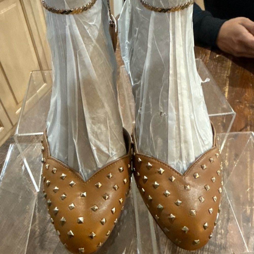 Valentino Garavani Tan heels with Gold Studs